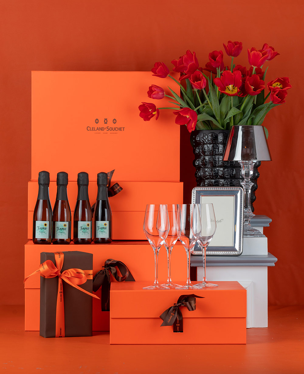 Certain accessories may be used in the photo for illustration purposes